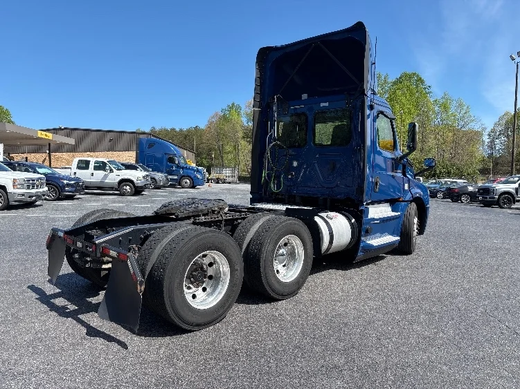 2020 Freightliner Cascadia in Concord, NC — photo 7