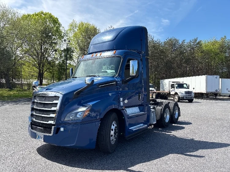 2020 Freightliner Cascadia in Concord, NC — photo 3