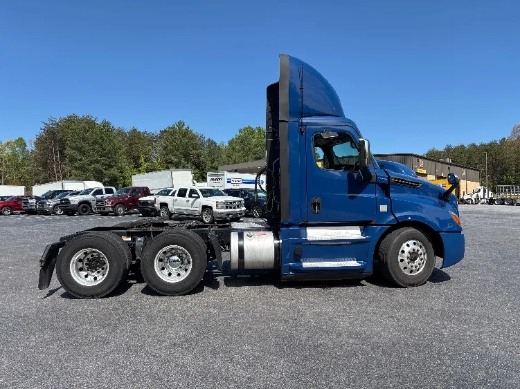 2020 Freightliner Cascadia in Concord, NC — photo 8