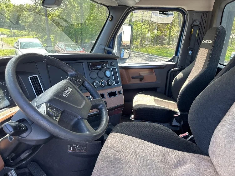 2020 Freightliner Cascadia in Concord, NC — photo 10