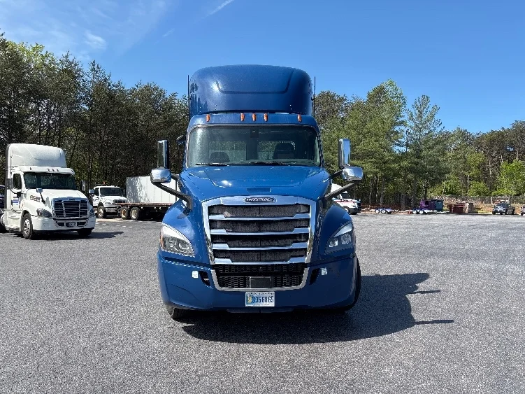 2020 Freightliner Cascadia in Concord, NC — photo 2