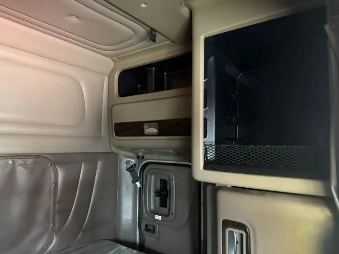 2022 Peterbilt 389 - image 13