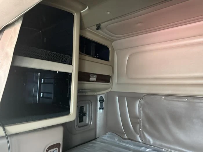 2022 Peterbilt 389 - image 11