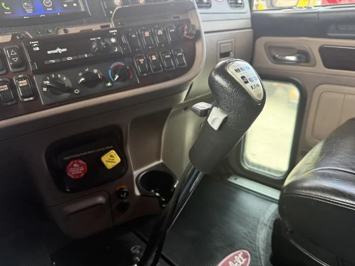 2022 Peterbilt 389 - image 8