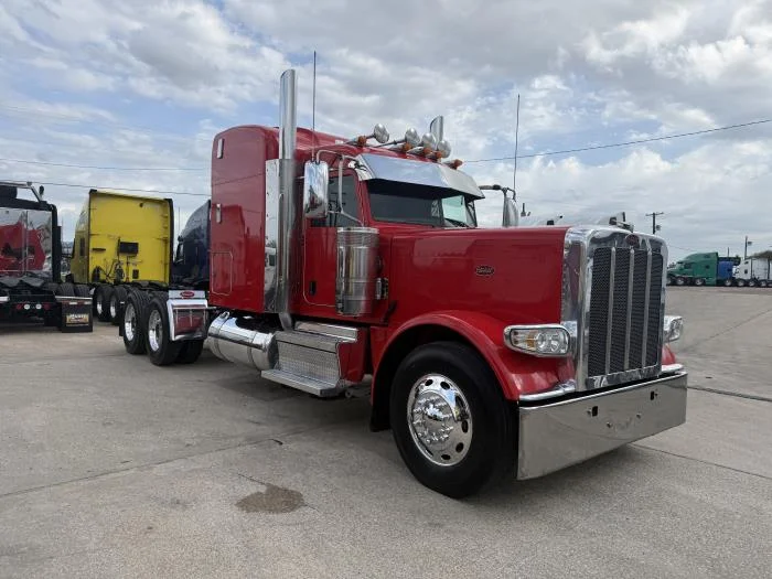 2022 Peterbilt 389 - image 24