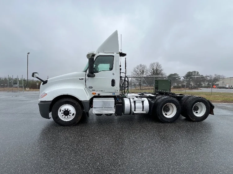 2019 International LT - image 4