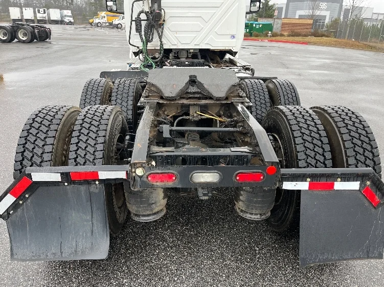 2019 International LT - image 6