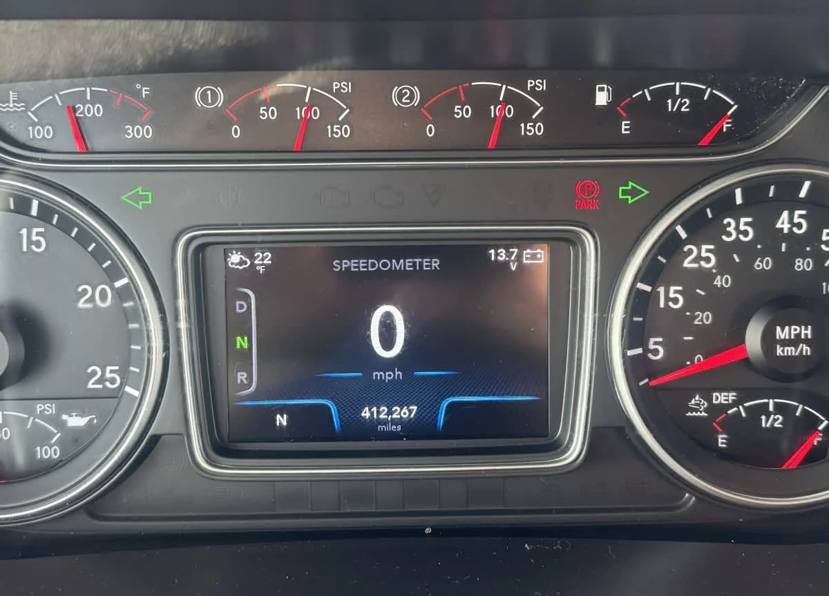 2020 International LT - image 12