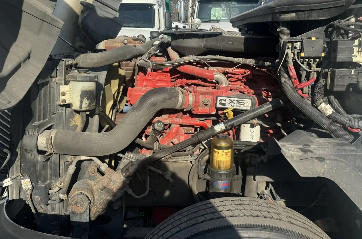 2020 International LT - image 7