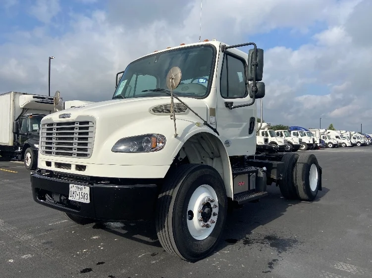 2019 Freightliner eM2 in San Antonio, TX — photo 3