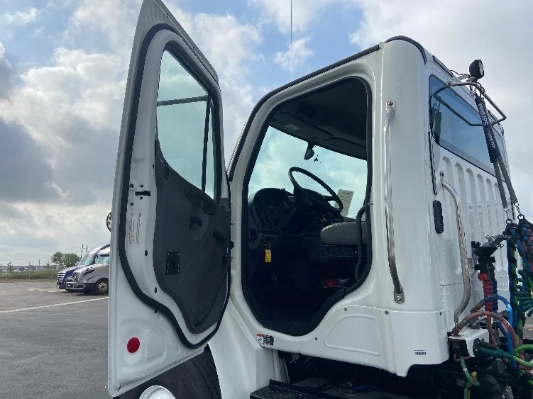 2019 Freightliner eM2 in San Antonio, TX — photo 9