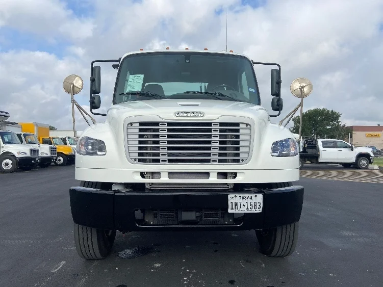 2019 Freightliner eM2 in San Antonio, TX — photo 2