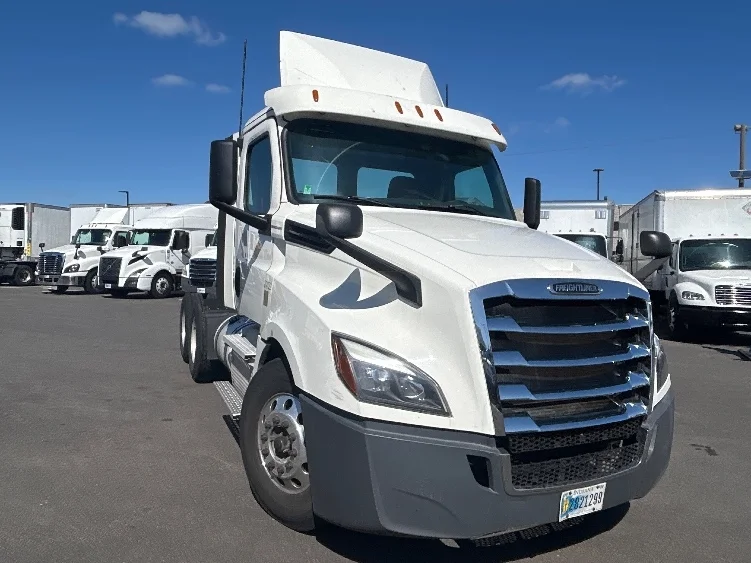 2020 Freightliner Cascadia in Linden, NJ