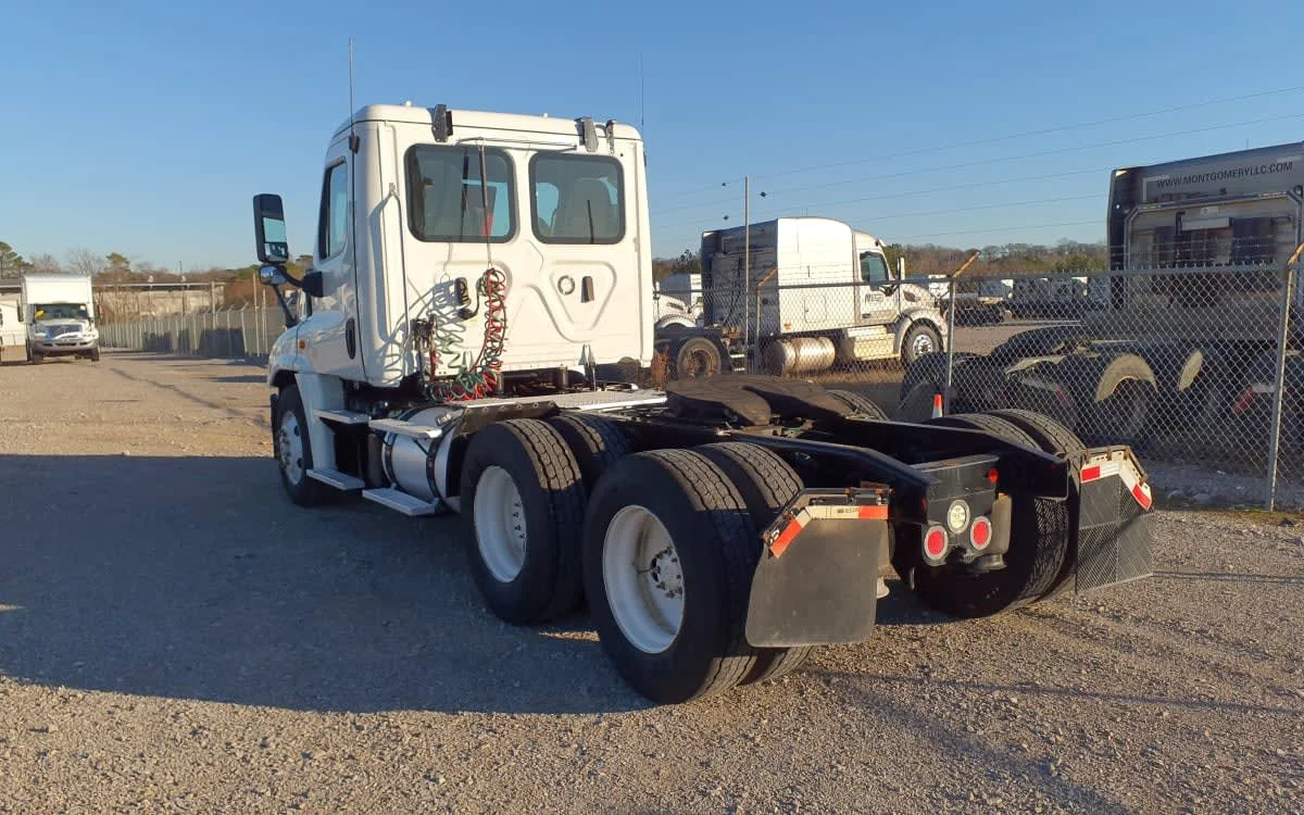 2019 Freightliner Cascadia in Birmingham, AL — photo 6