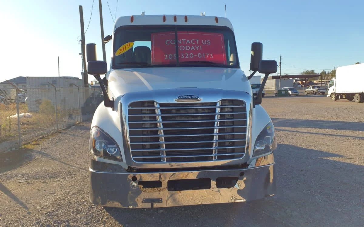 2019 Freightliner Cascadia in Birmingham, AL — photo 2