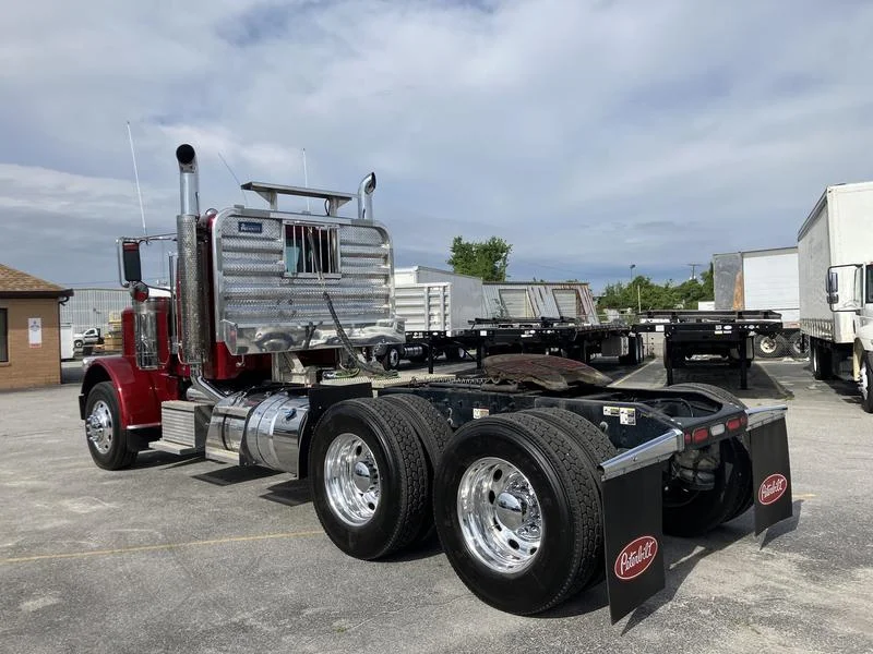 2023 Peterbilt 389 in Columbia — photo 2