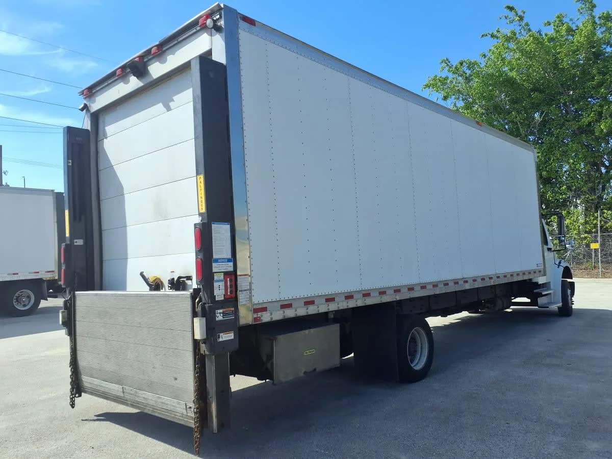 2019 Freightliner M2 106 in Davie, FL — photo 4