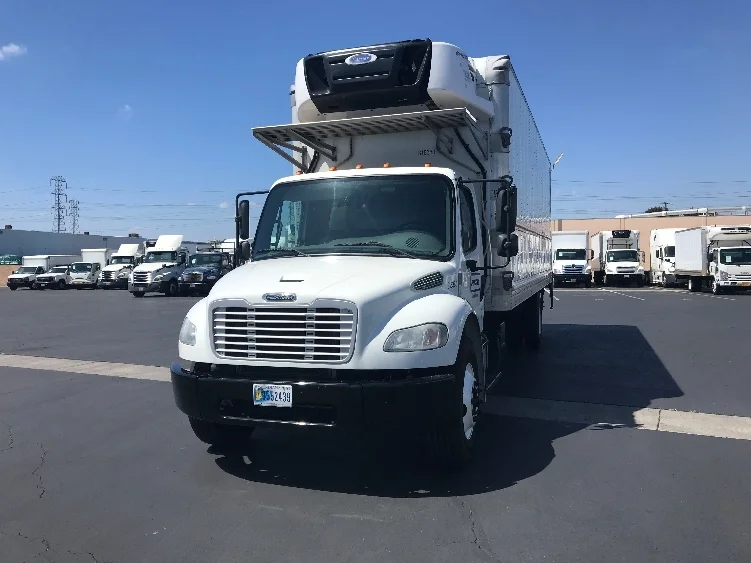 2019 Freightliner M2 106 in Anaheim, CA — photo 3