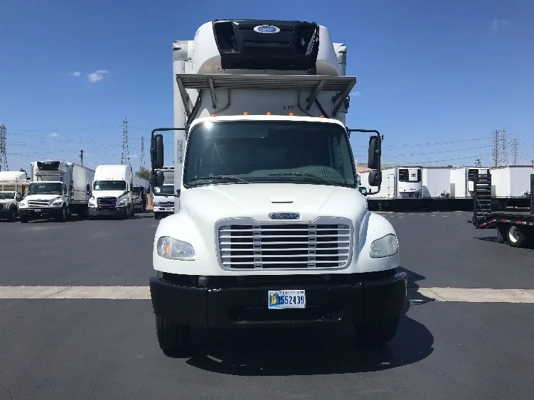 2019 Freightliner M2 106 in Anaheim, CA — photo 2