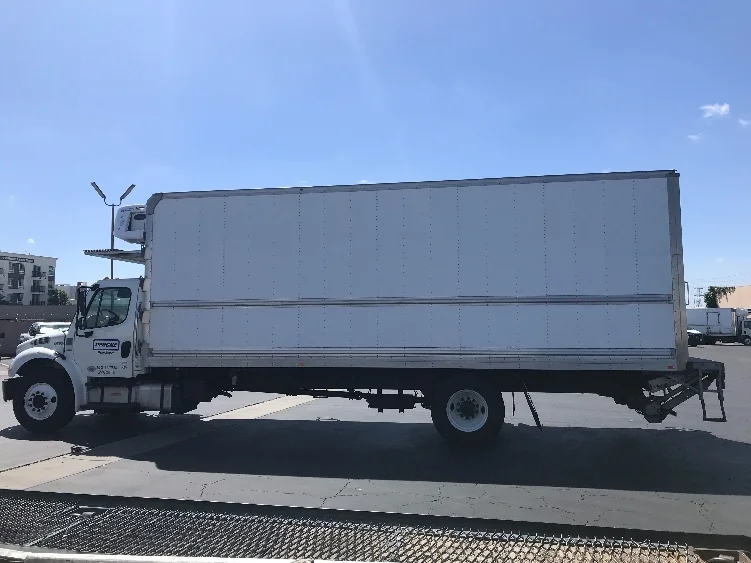 2019 Freightliner M2 106 in Anaheim, CA — photo 4