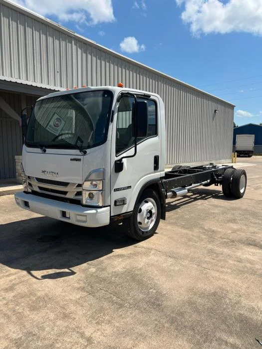 2025 Isuzu NRR - image 2