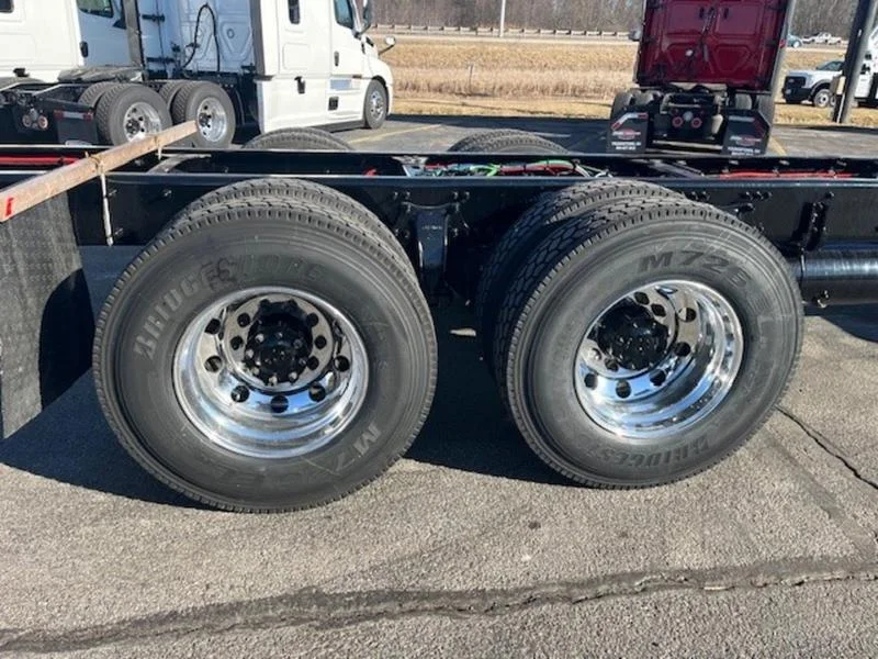 2026 Freightliner M2 106 in Youngstown, OH — photo 9