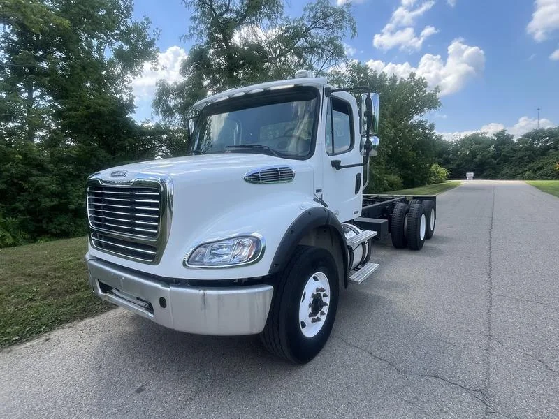 2026 Freightliner M2 106 in Youngstown, OH — photo 17