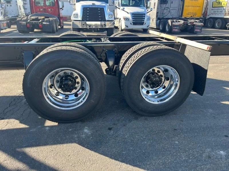 2026 Freightliner M2 106 in Youngstown, OH — photo 10