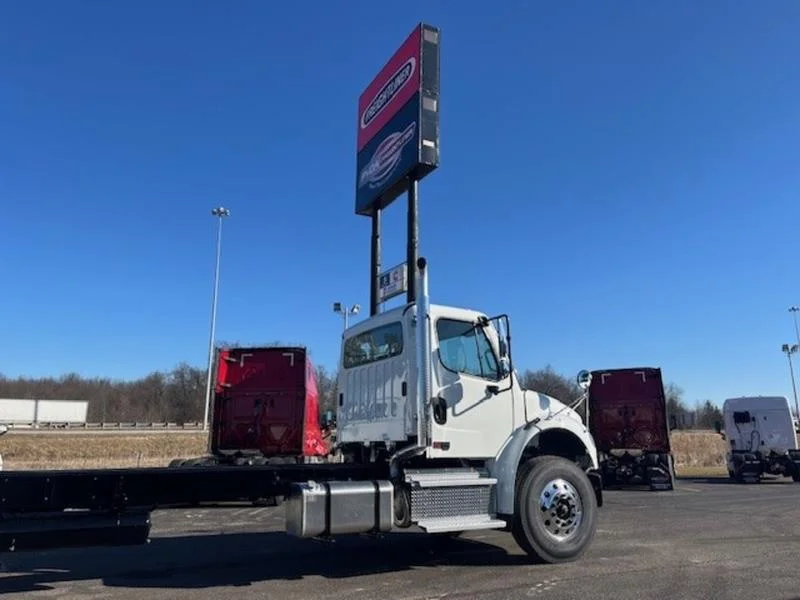 2026 Freightliner M2 106 in Youngstown, OH — photo 12