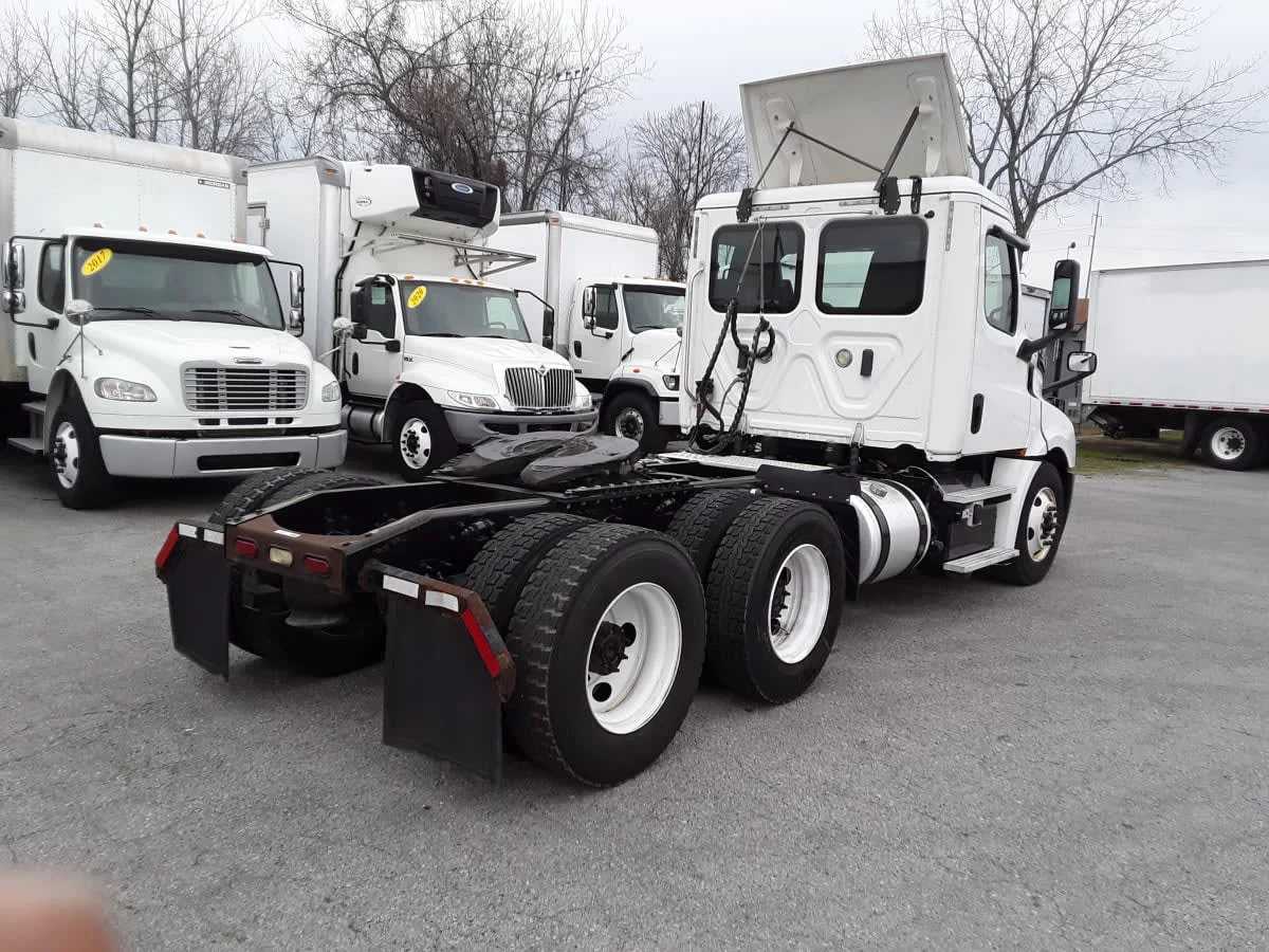 2019 Freightliner Cascadia in La Vergne, TN — photo 4