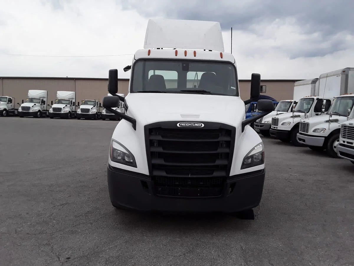 2019 Freightliner Cascadia in La Vergne, TN — photo 2