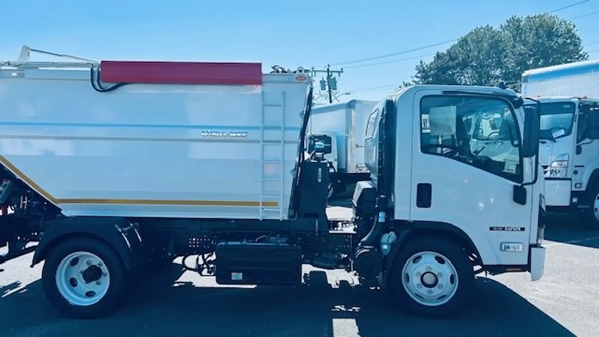 2025 Isuzu NRR - image 2