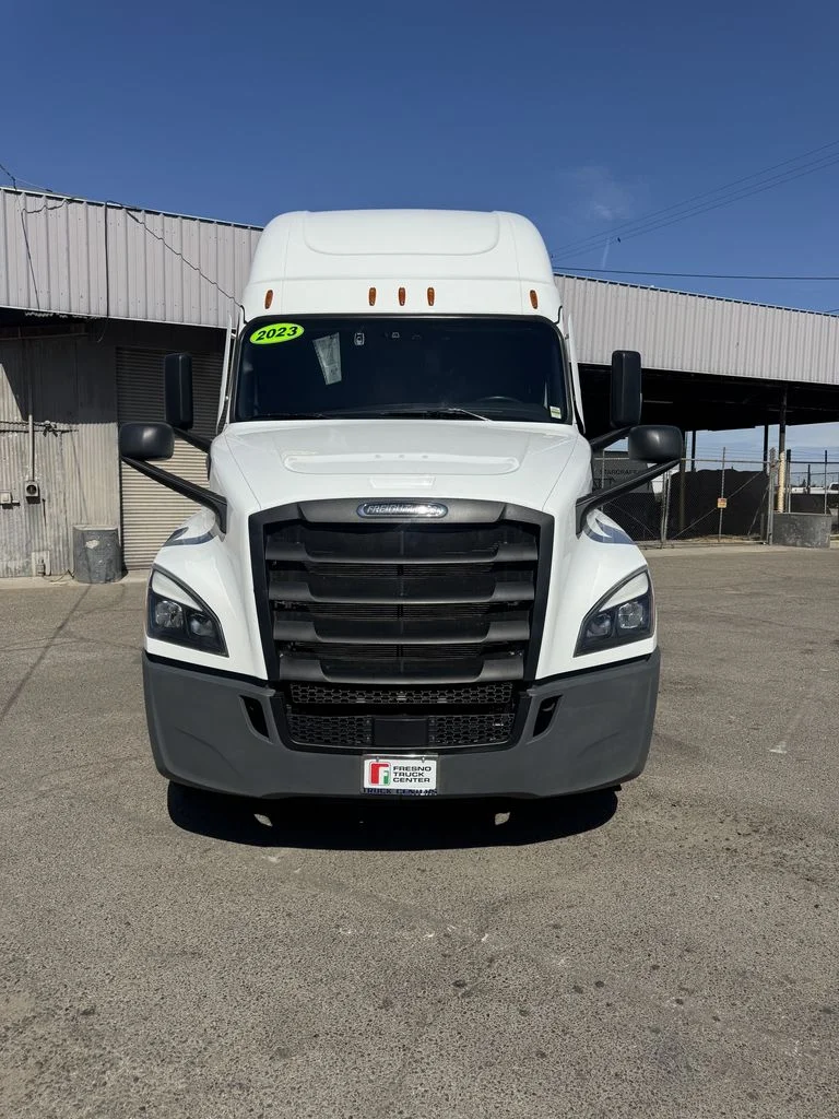 2023 Freightliner Cascadia in Fresno, CA — photo 3