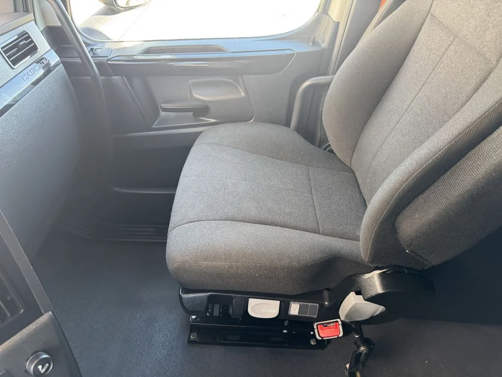 2023 Freightliner Cascadia in Fresno, CA — photo 12