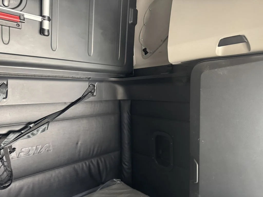 2023 Freightliner Cascadia in Fresno, CA — photo 10