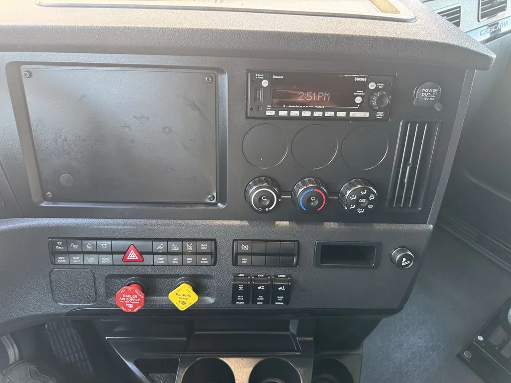 2023 Freightliner Cascadia in Fresno, CA — photo 5