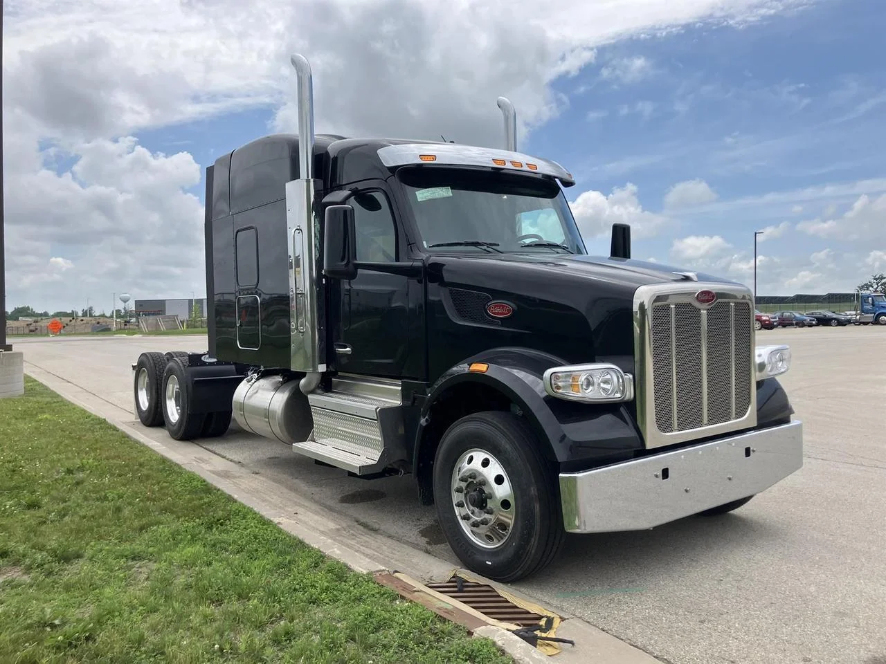 2027 Peterbilt 567 in Rochester, MN — photo 2