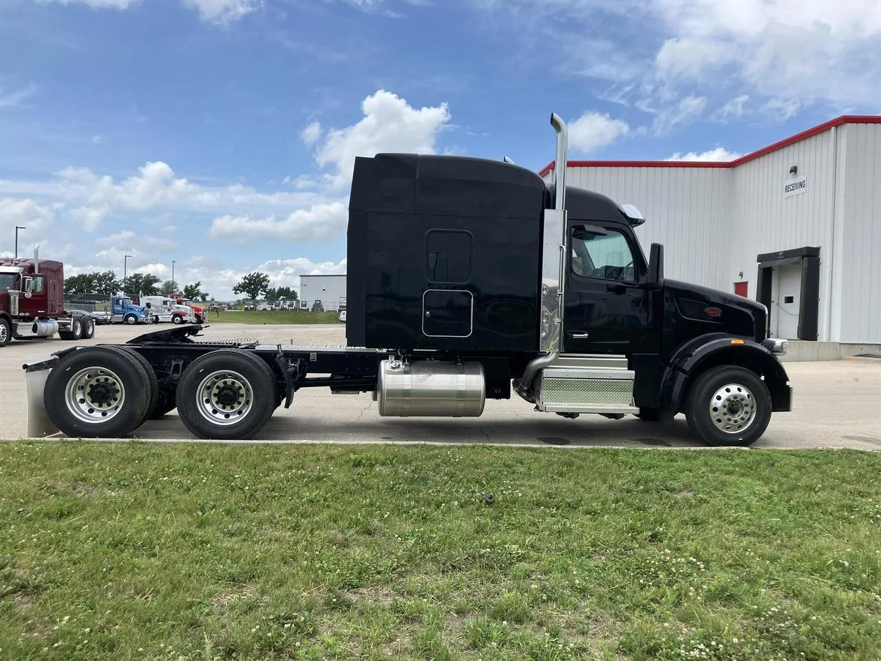 2027 Peterbilt 567 in Rochester, MN — photo 4