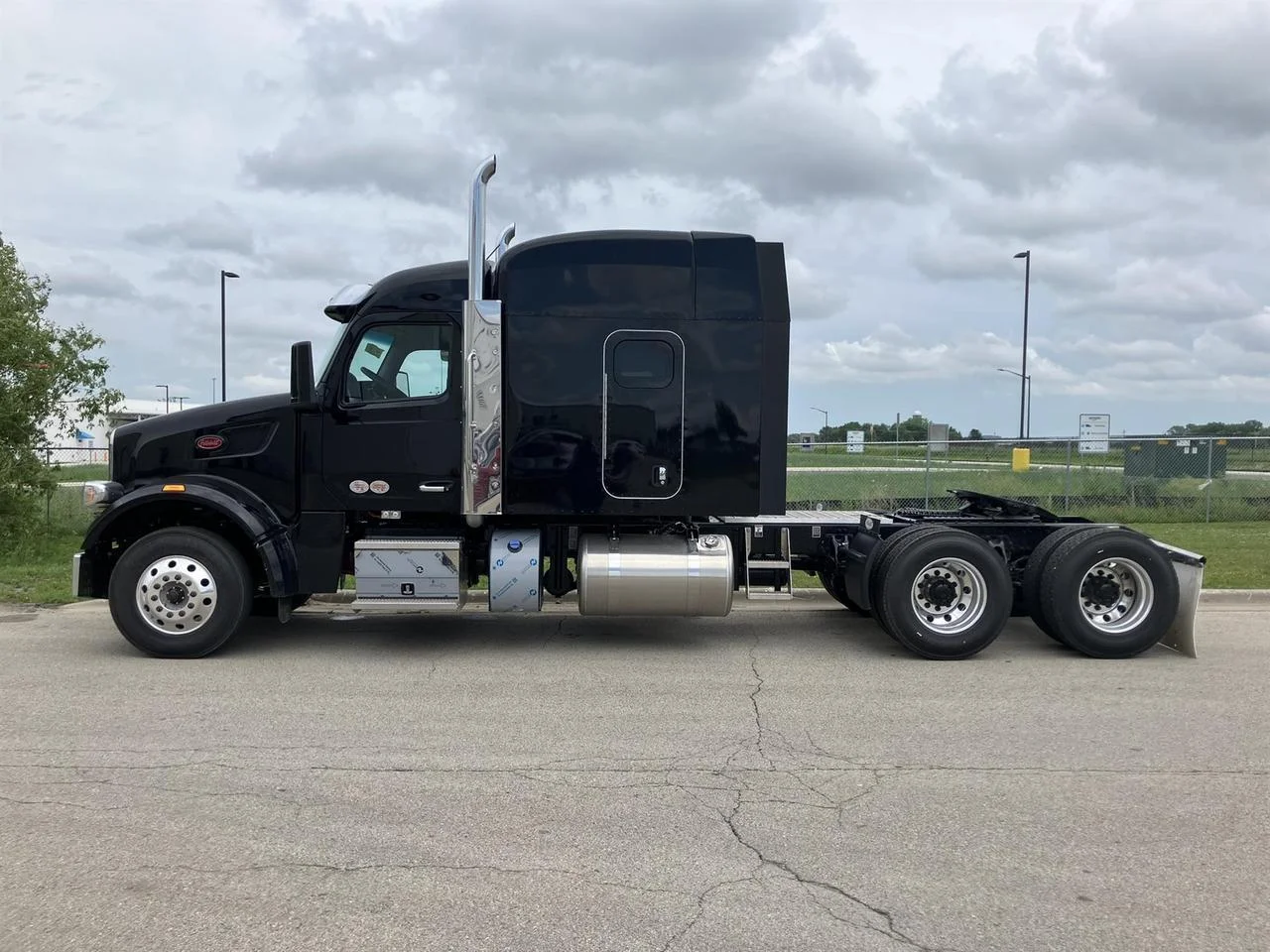 2027 Peterbilt 567 in Rochester, MN — photo 3