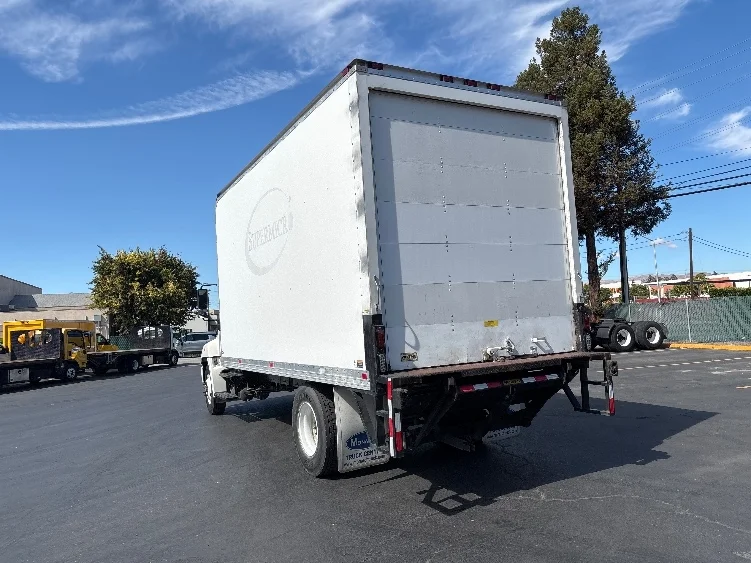 2013 Hino 268 - image 6