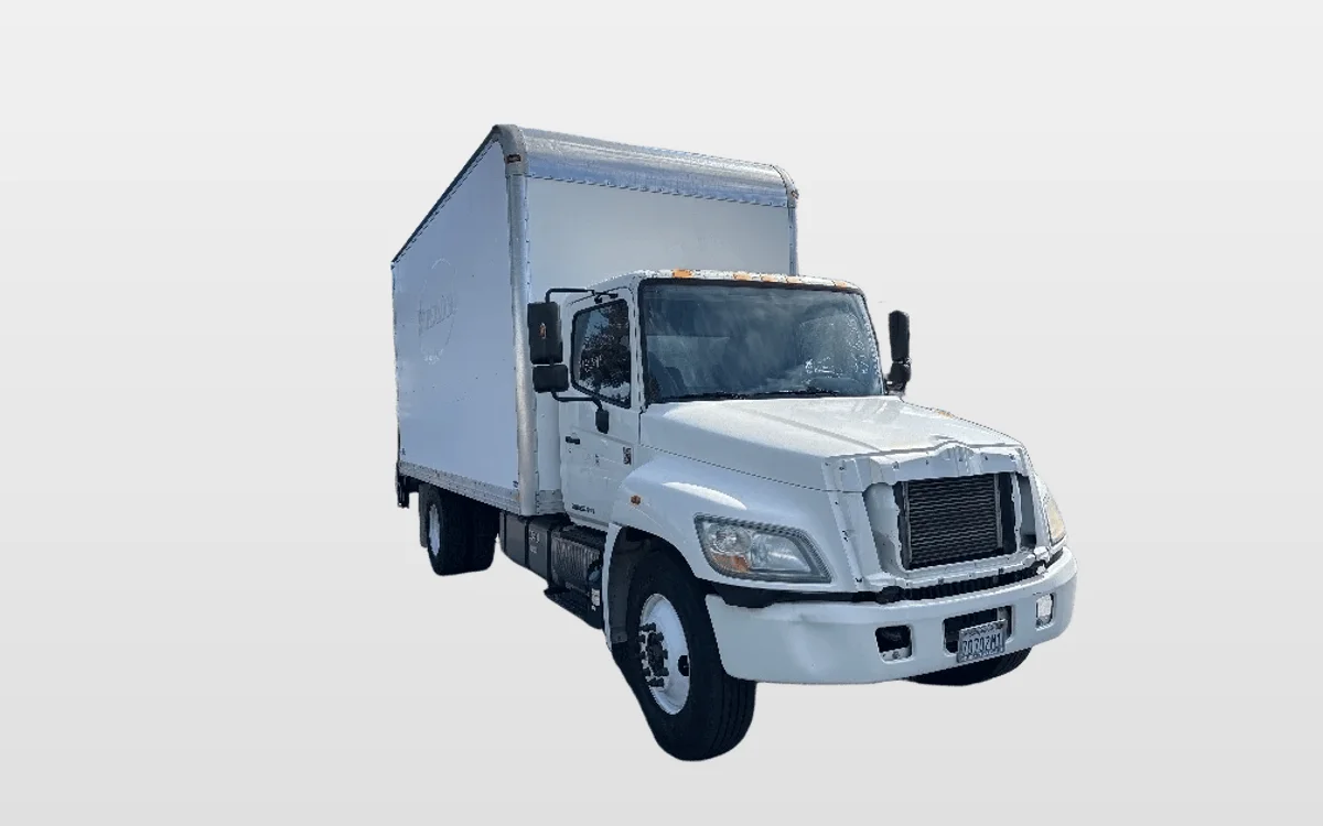 2013 Hino 268 - image 1