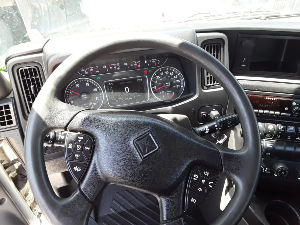 2022 International LT in Kansas City, MO — photo 7