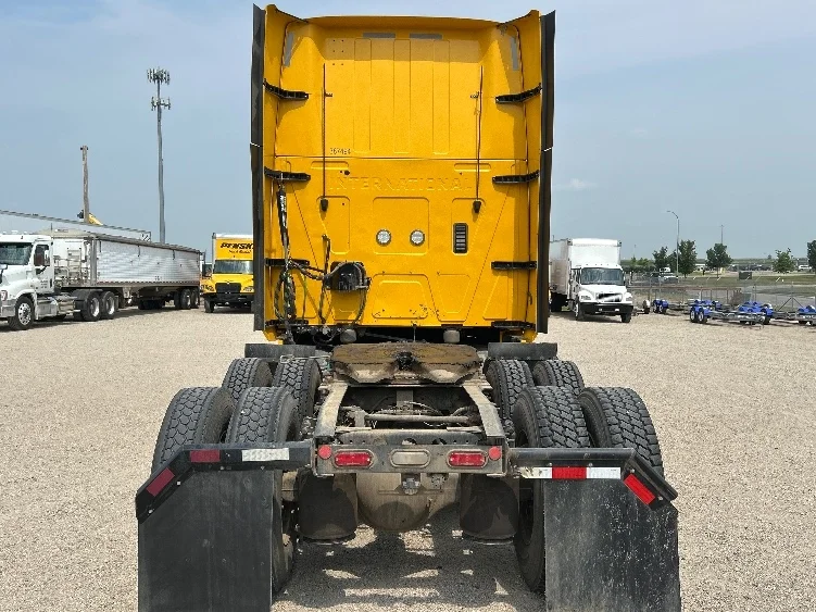 2022 International LT in De Pere, WI — photo 6
