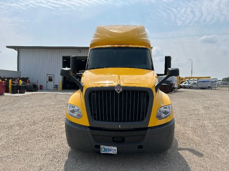 2022 International LT in De Pere, WI — photo 2