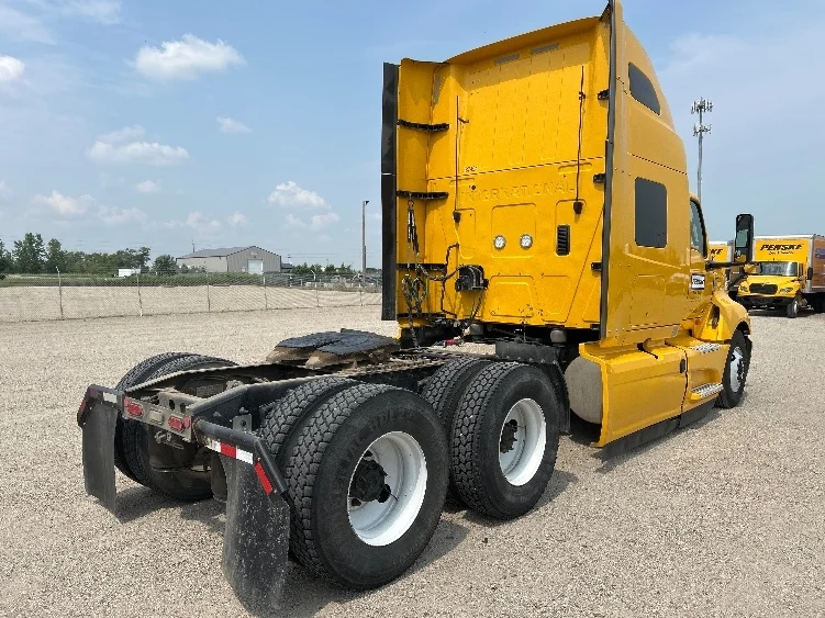 2022 International LT in De Pere, WI — photo 7