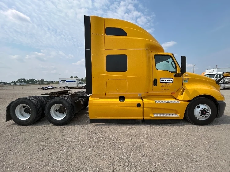2022 International LT in De Pere, WI — photo 8