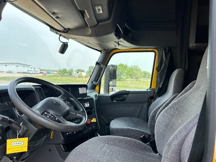 2022 International LT in De Pere, WI — photo 10