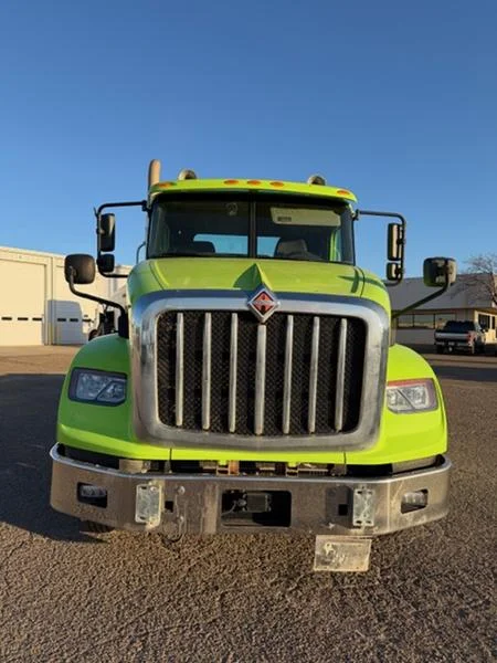 2020 International HX - image 2