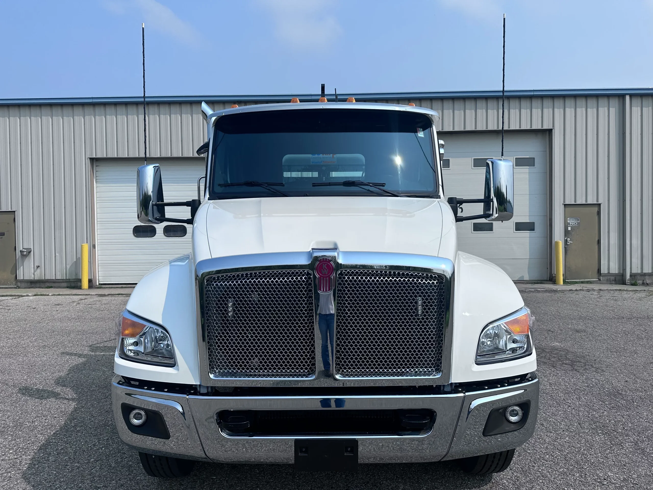 2026 Kenworth T280 - image 2