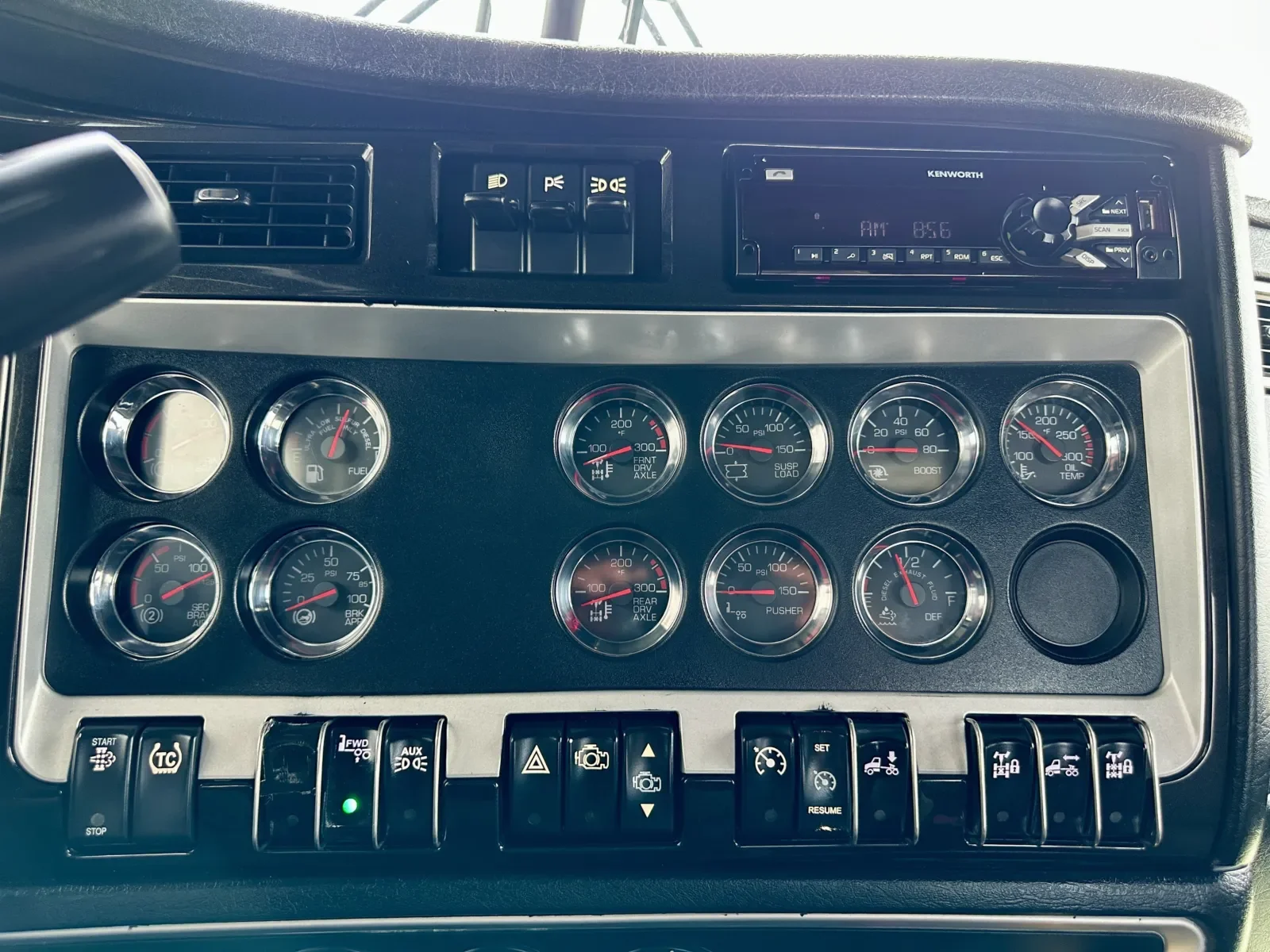 2017 Kenworth W900 in Hutchins, TX — photo 18